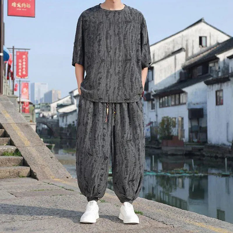 Men's loose fit thin short-sleeved suit set with cropped trousers in black or grey