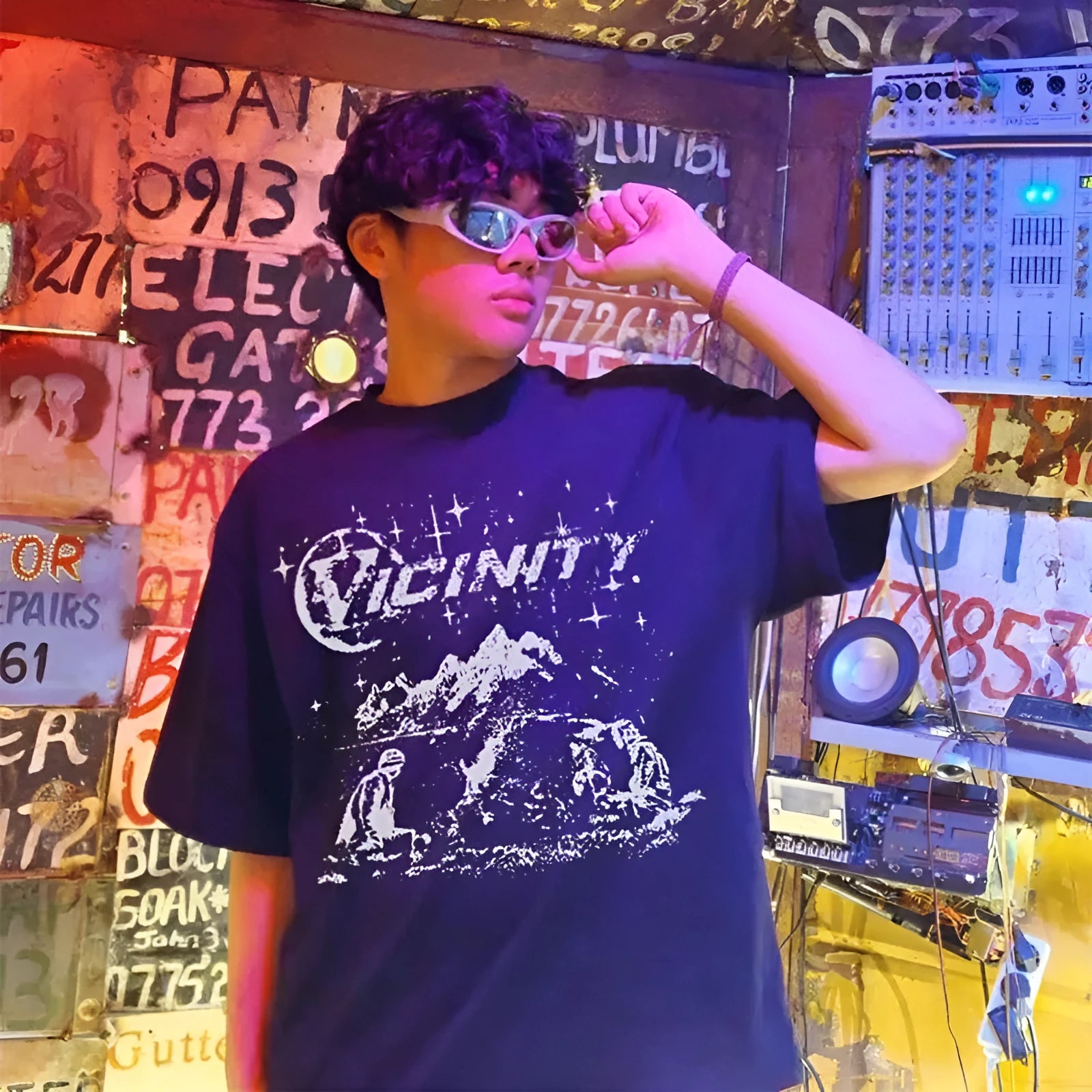 Men's black Y2g printed cotton t-shirt with artistic retro design and loose fit