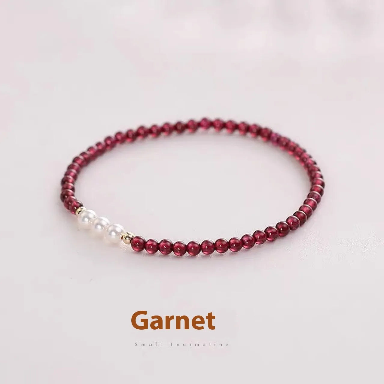 Women's garnet and artificial pearl bracelet with crystal details and adjustable clasp