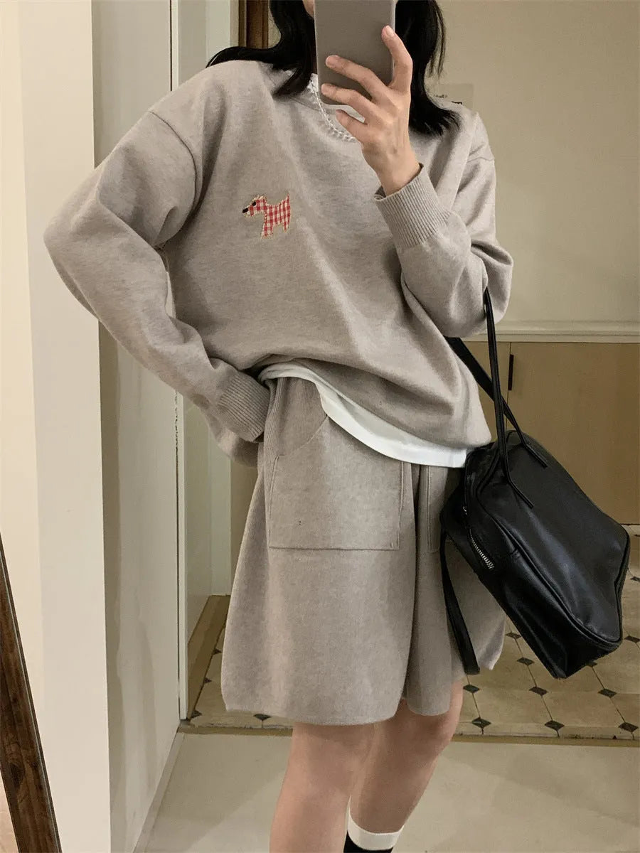 Casual knitted sweater and shorts suit with animal embroidery in imitation cashmere fabric