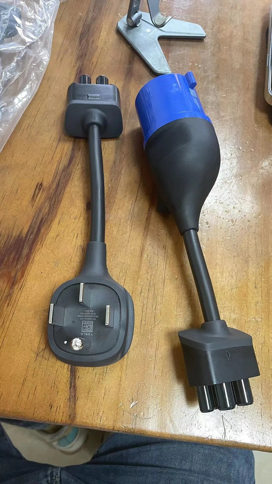 American standard car charger adapter cable with 3 metre length and 3.5mm diameter