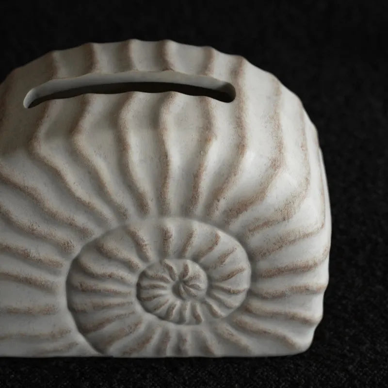 Conch shell design resin tissue box with rambling colour pattern for home decoration