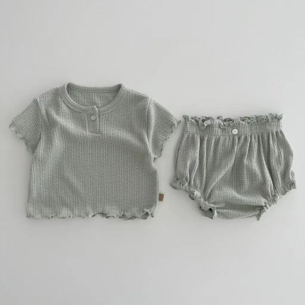 Cotton baby two-piece set with short sleeve top and shorts in light pink