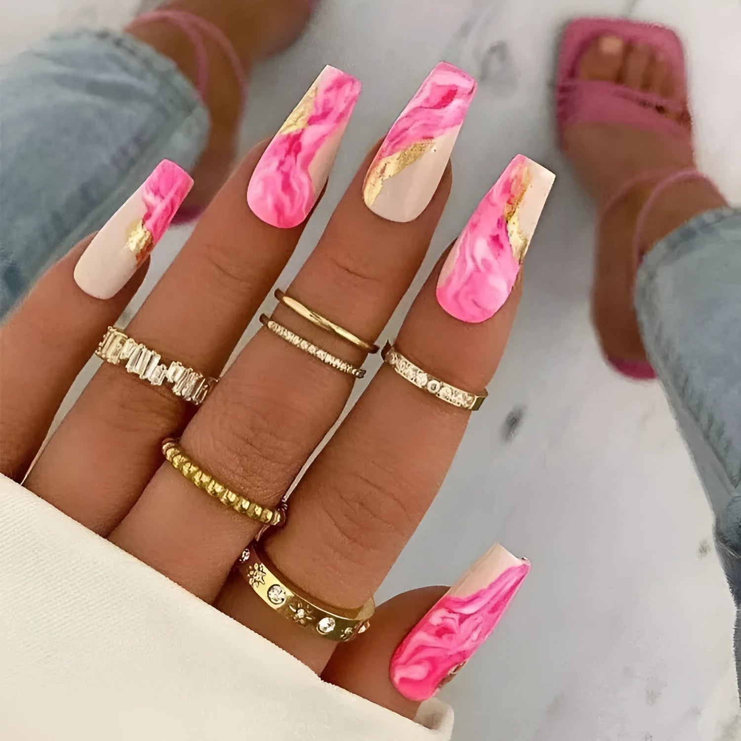 Wearable manicure set showing 24 false nails in various patterns with glue bottle