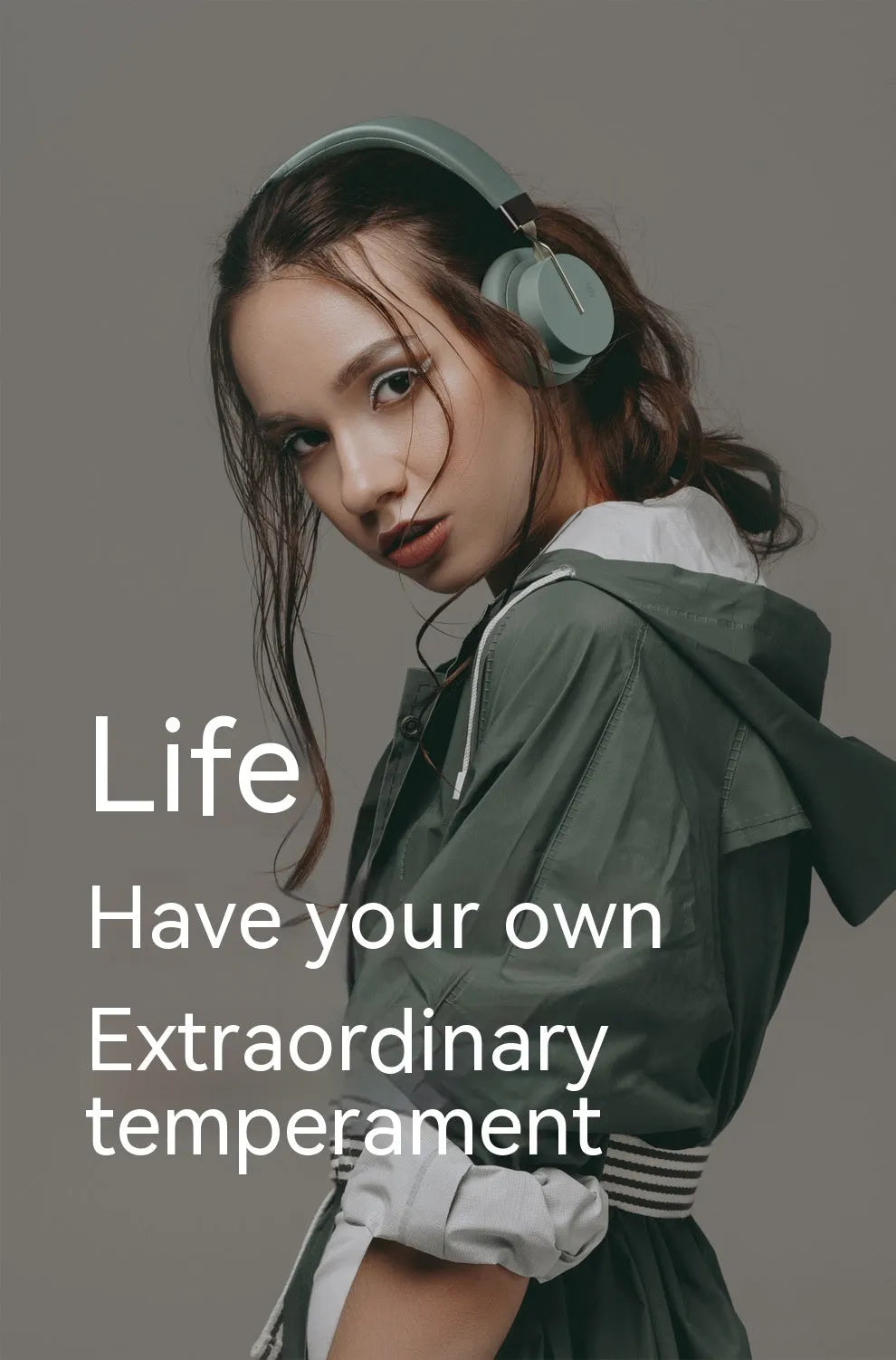 A solid colour Bluetooth headset shown in one of five colours: black, blue, green, red, or white.