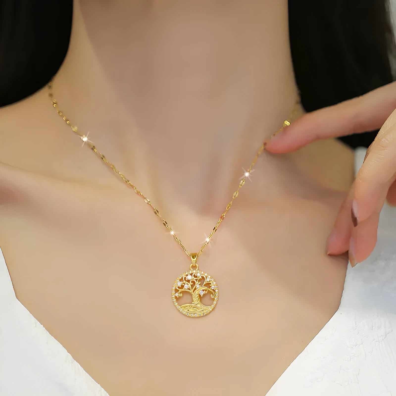 Gold-colour adjustable necklace with a mother-of-pearl pendant featuring a sparkling zircon lucky tree inlay.