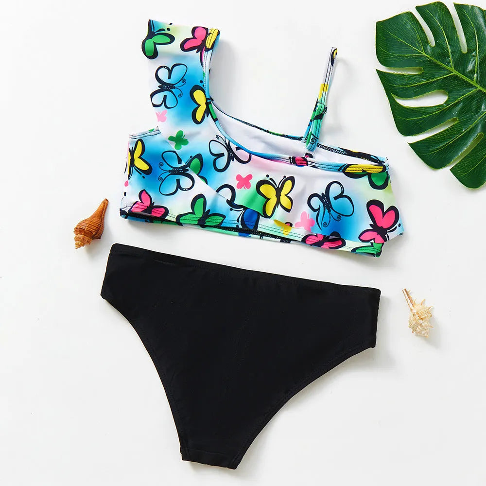 Girls' oblique shoulder strap split swimsuit in black graffiti, polyester fiber, fresh pattern briefs style