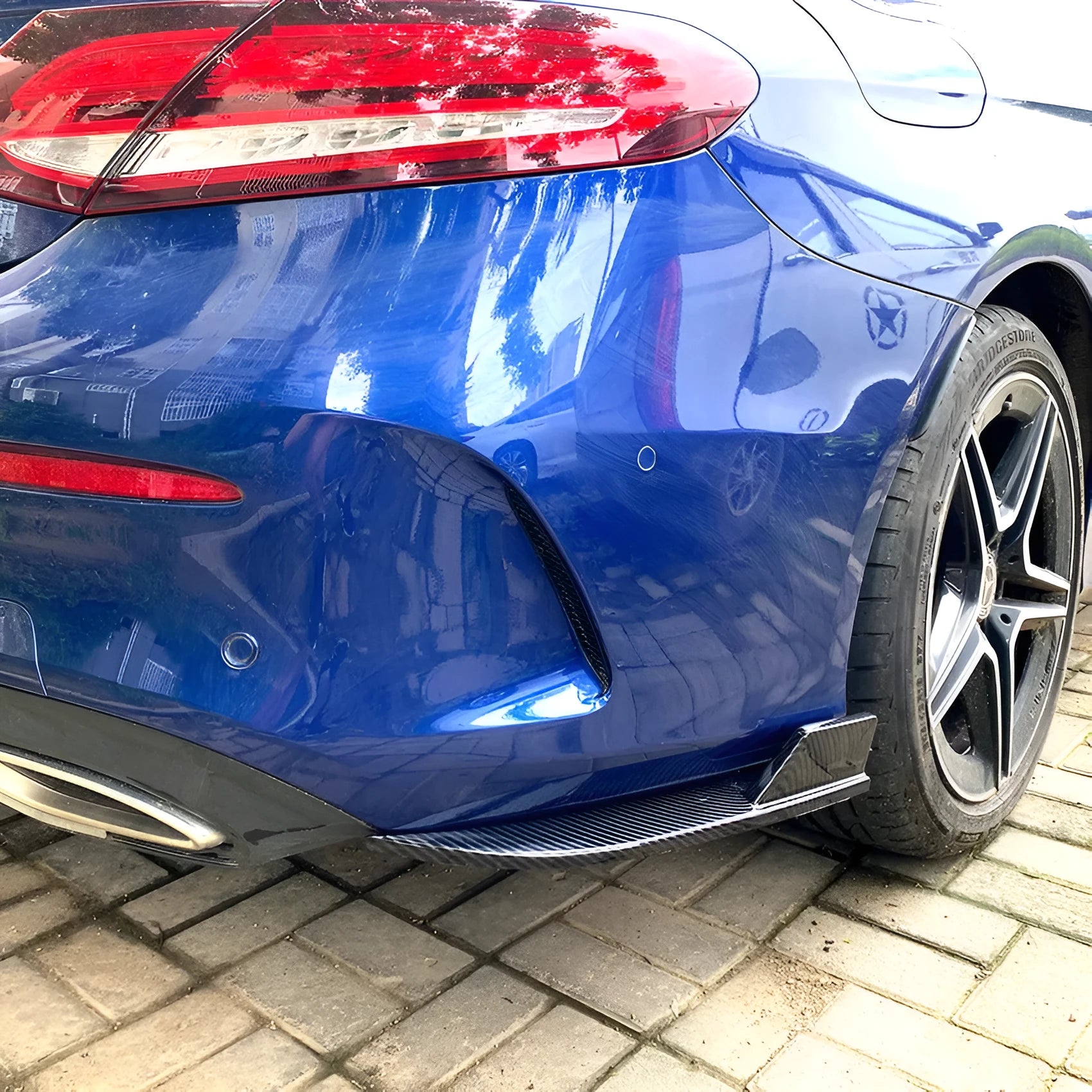 Car rear cornerite protectors in PP plastic with piano black or carbon fibre pattern finishes for bumper protection