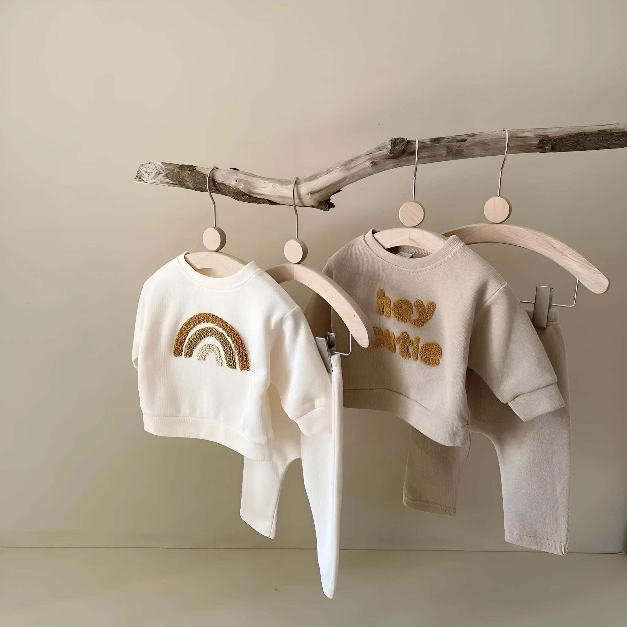 Alphabet-embroidered baby two-piece suit in cotton Korean style with long sleeves and trousers