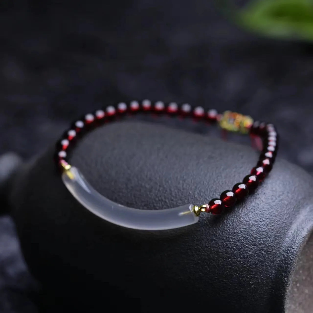 Red garnet and natural agate beaded bracelet with pull-adjustable closure on wrist