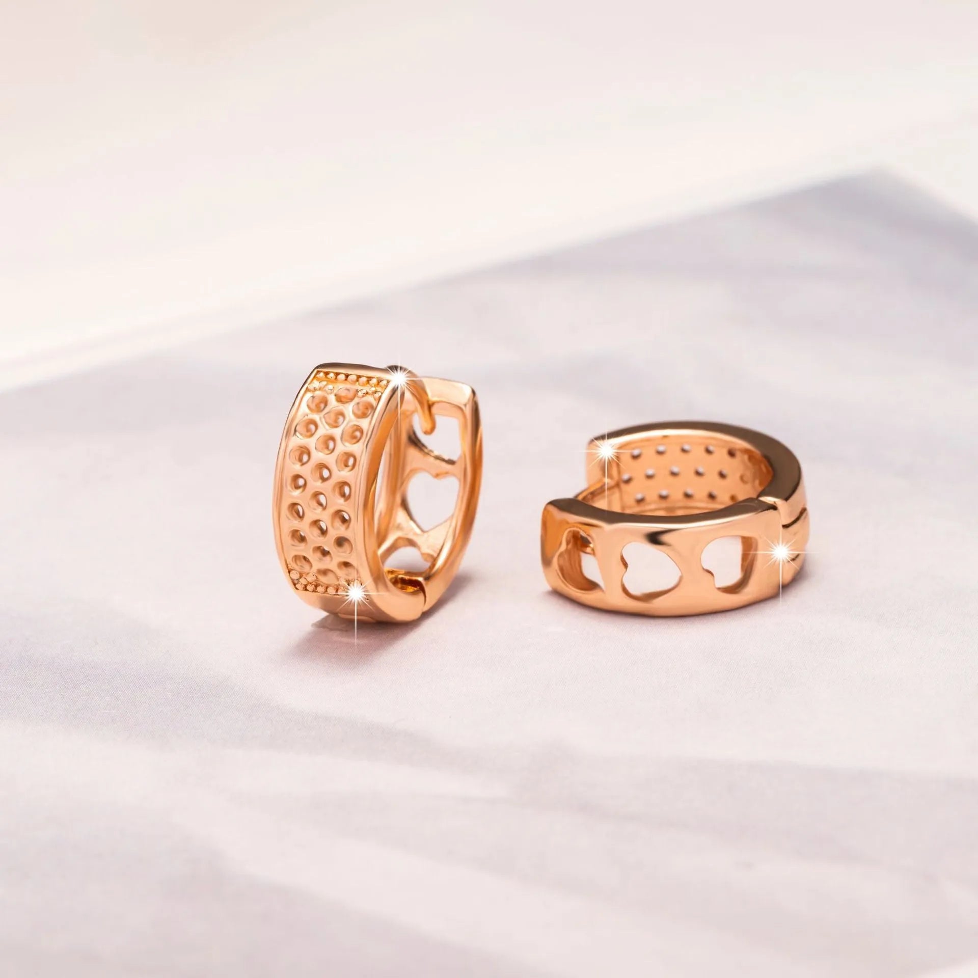 Rose gold women's earrings with three hollowed-out hearts in a circular, sweet style.