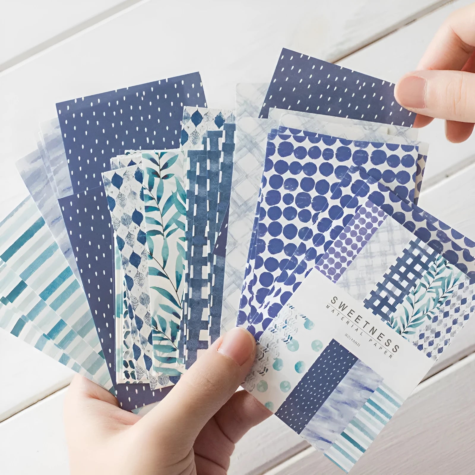 Pack of 50 retro-style decorative note papers with dessert-themed designs in ten colours.