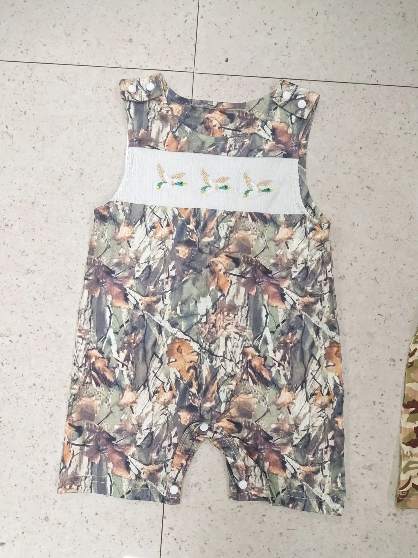 Infant toddler sleeveless duck embroidered romper in cotton knitted fabric, long sleeves, two colour options, front view.
