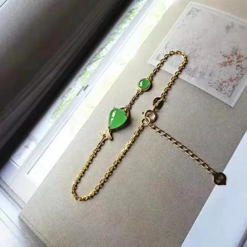 Retro-style yellow gold electroplated women's bracelet made from copper and plastic.