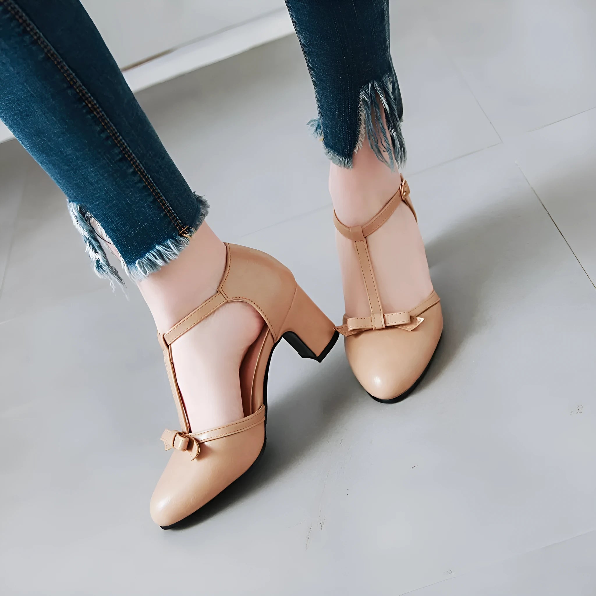 Women's chunky heel sandals with bow tie decoration and hollow out design in PU material