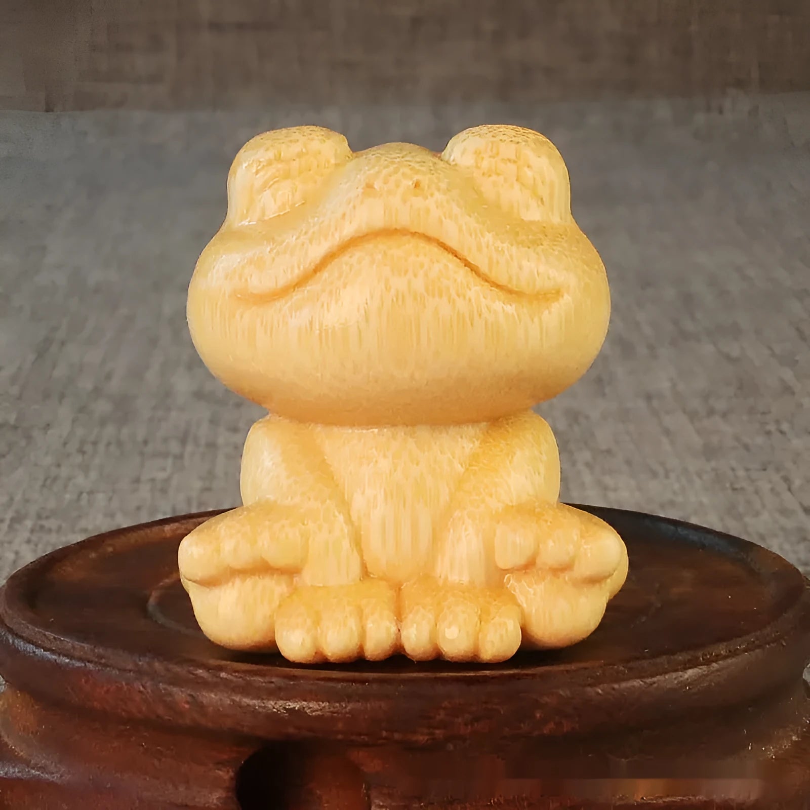 Solid bamboo carving ornament of a smiling frog, 5cm high, cute cartoon style.