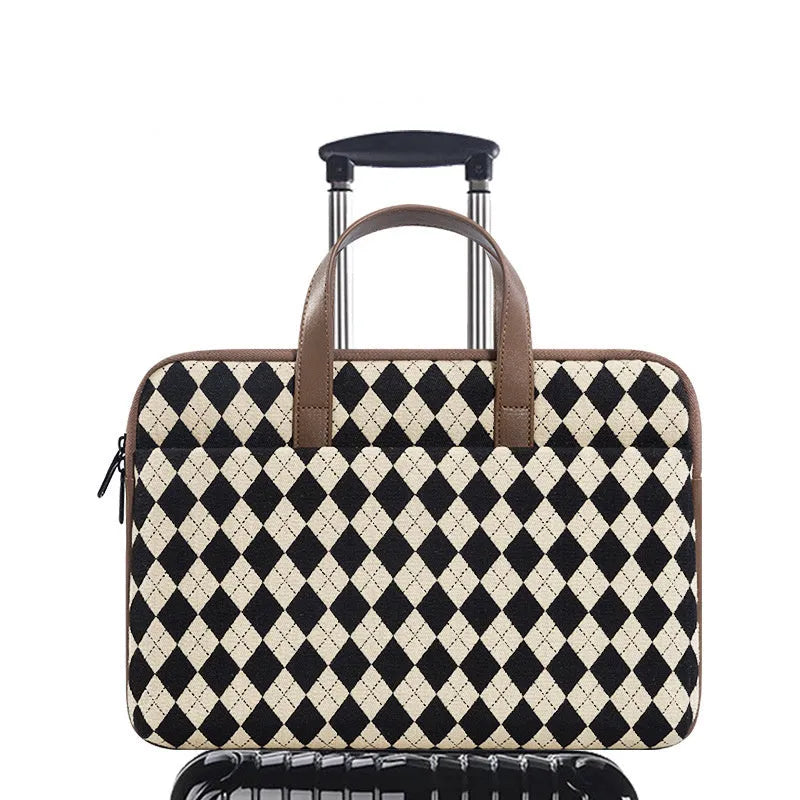 Diamond Lattice protective laptop sleeve with zip closure and leather handle for 13 inch notebook