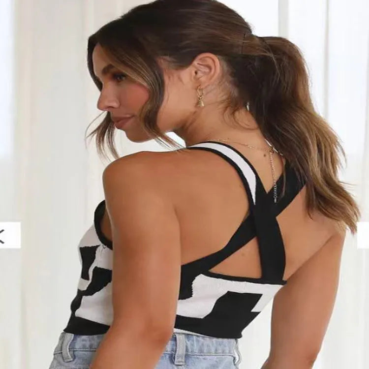Women's slim fit camisole vest with U collar and exposed navel design in a contrasting colour.
