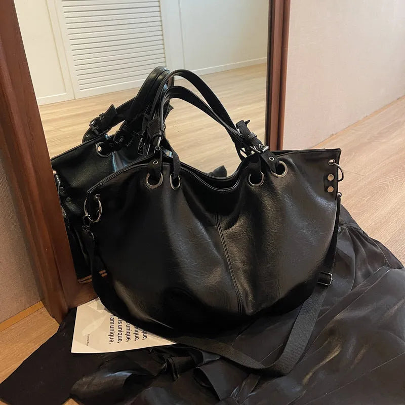 Solid colour women's PU tote bag with one-shoulder design and sandwich pockets