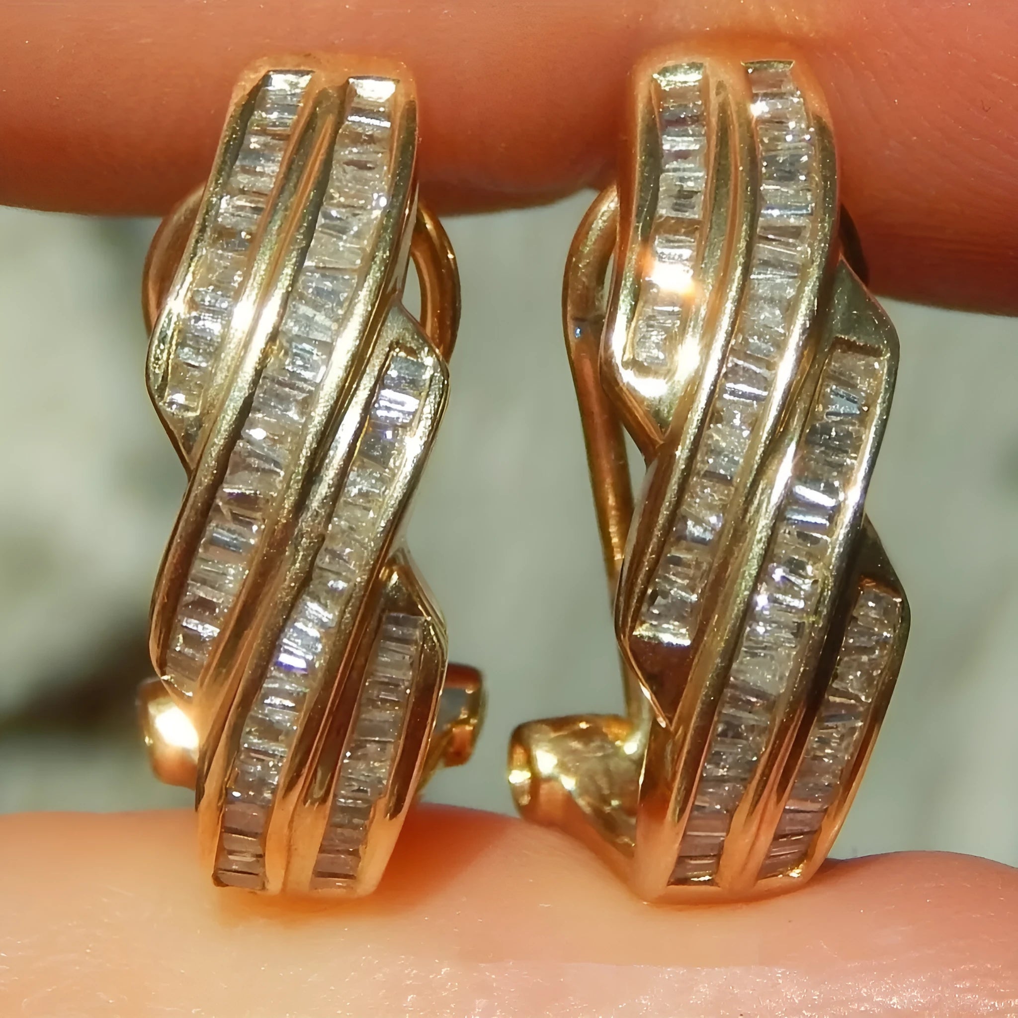 Geometric copper women's earrings with round detail in a gold retro fashion style.