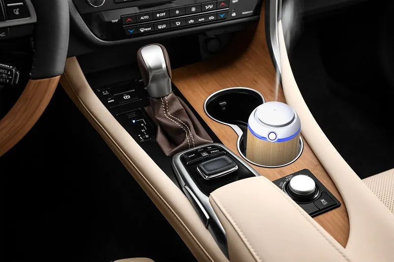 USB car aroma diffuser with wooden grain finish, 2000mAh battery, and 10ml oil bottle