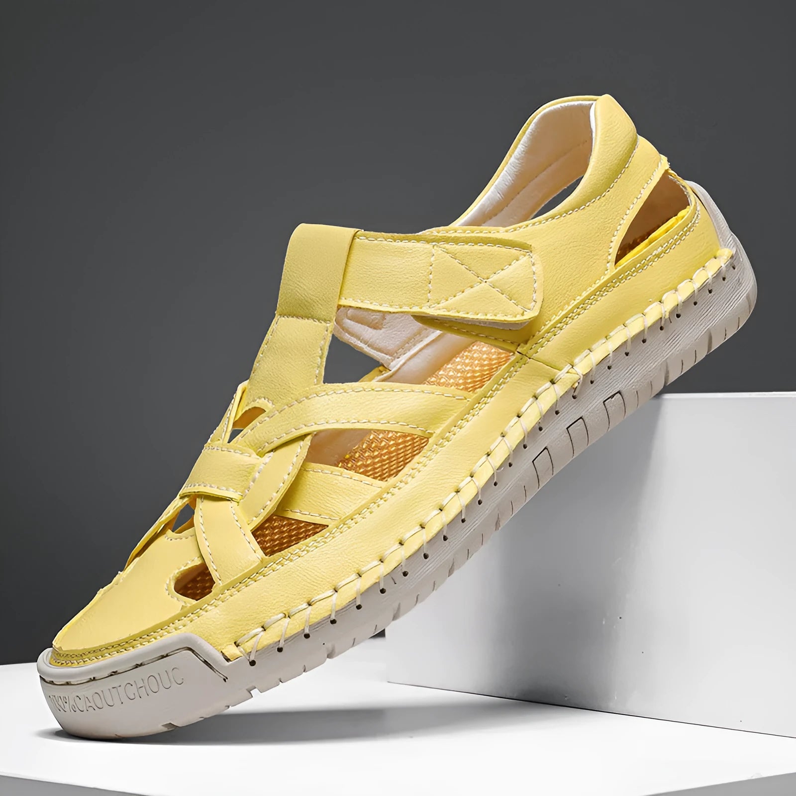 Women's low-top casual sandals with Velcro fastening and round toe design in solid colours