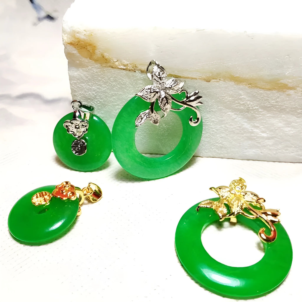 Emerald inlaid quartz rock jade pendant necklace in modern simplicity style with gold or silver finish options