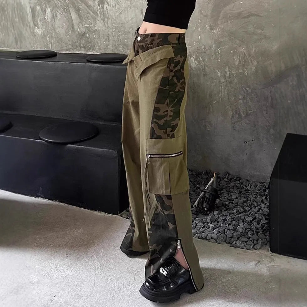 Dark khaki leopard print high-waist straight-leg jeans with retro tooling stitching details.