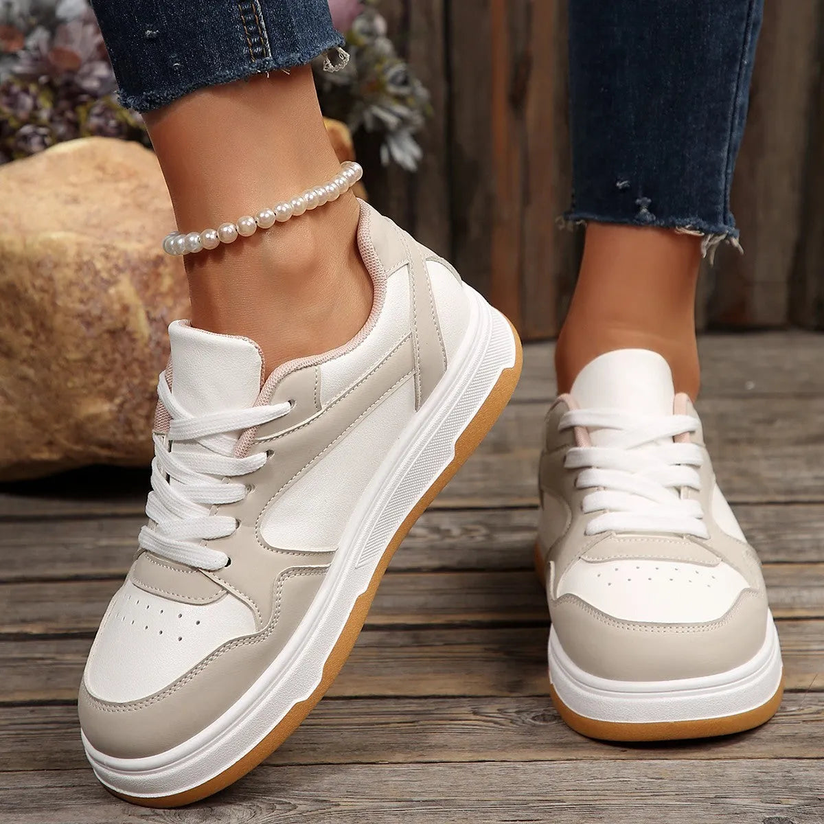 Women's khaki Korean-style thick-soled casual sneakers with PU patent leather upper and cross-strap design