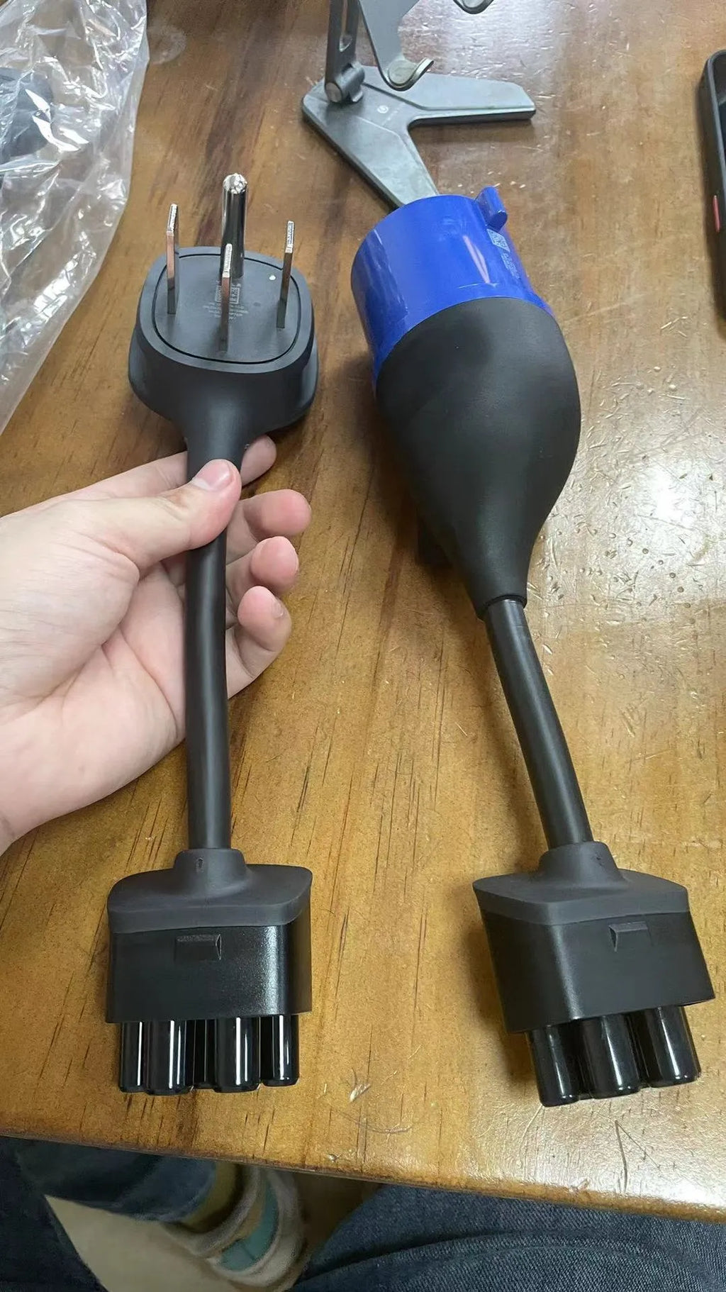 American standard car charger adapter cable with 3 metre length and 3.5mm diameter