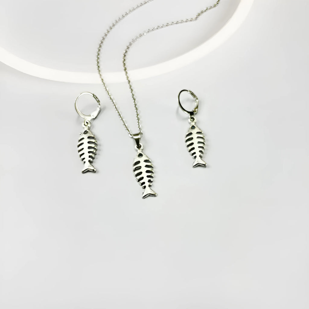 Fishbone pendant necklace with matching earrings on O-chain, adjustable 21-50cm, retro alloy jewellery
