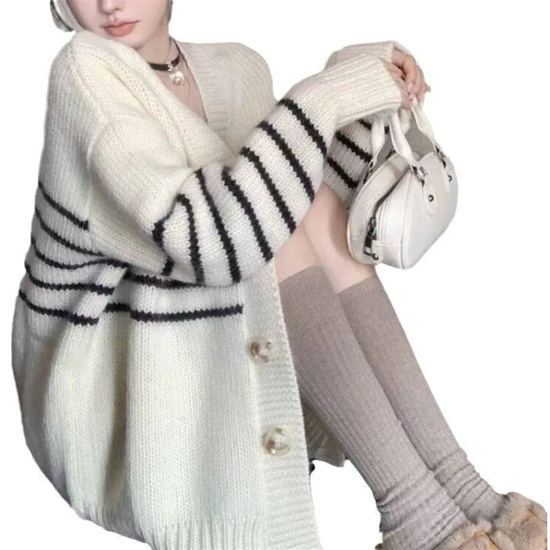 Women's polyester collar button cardigan with 3D pattern in autumn colour