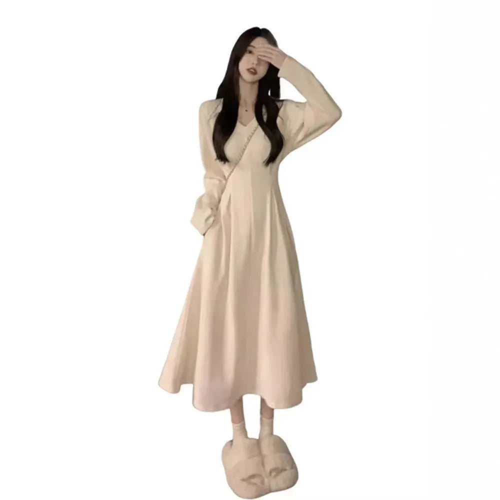 Women's V-neck knitted dress with princess sleeves in black or milky white polyester fabric