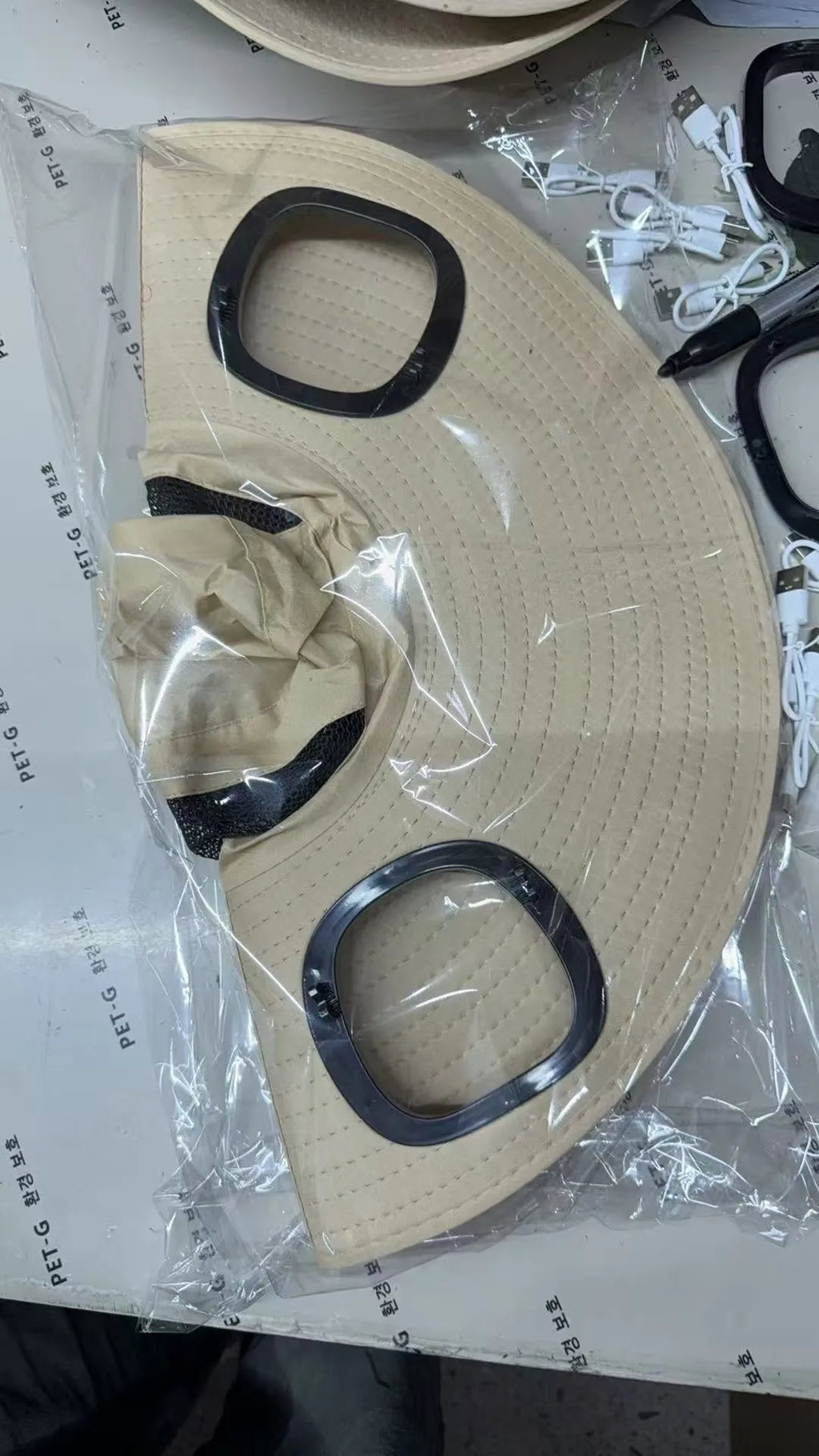 Men's solar powered cooling fan cap with wide brim sun shade in grey colour